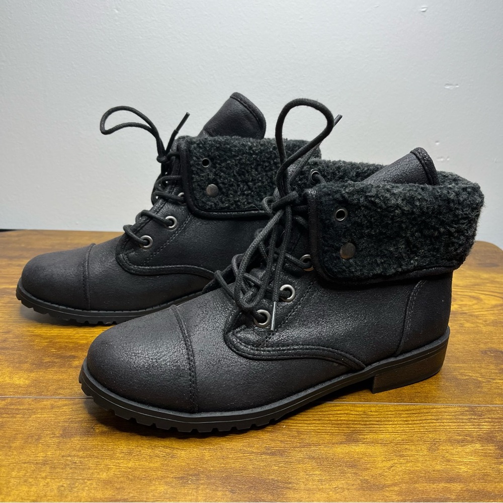 Seychelles Black Lace-Up Ankle Boots with Fur Lining